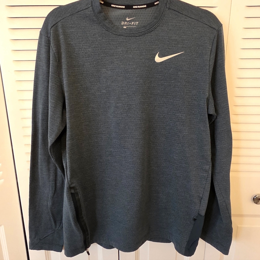 Men’s Nike Running Dri-FIT Thermal athletic shirt in green